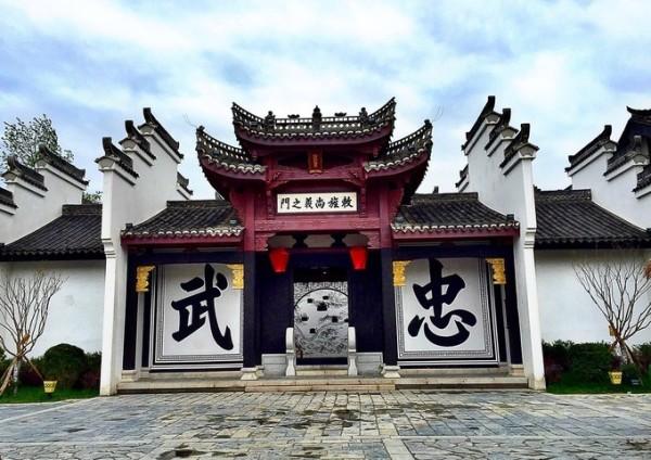 飞夺泸定桥时，敌军为何不炸桥仅仅拆木板？杨成武多年后道出真相